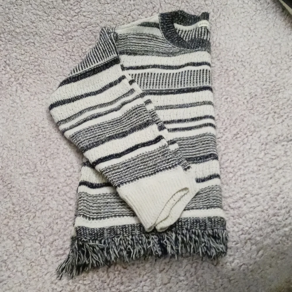 sweater - Picture 3 of 4